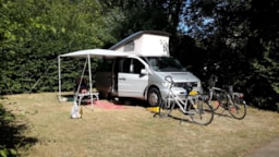 Stellplatz - Komfortpaket, Mit Strom - Camping d'Autun