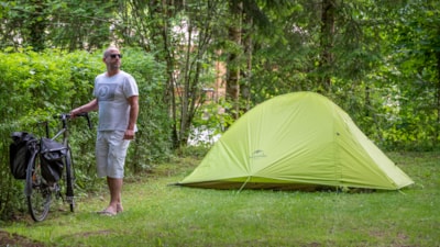 2-wheel package (1 person + 1 tent + 1 bike or motorcycle)
