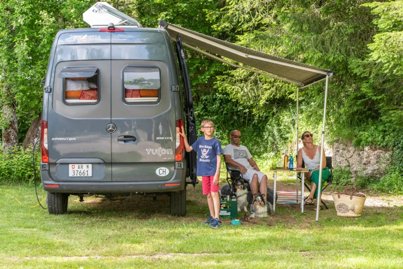 Forfait Famille (2 Adultes + 2 Enfants (-12 Ans) Sans Elec + Caravane/Tente/Camping-Car + Voiture)