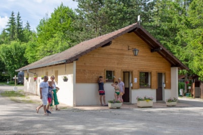 COMFORT Package (2 pers, 1 place) with electricity