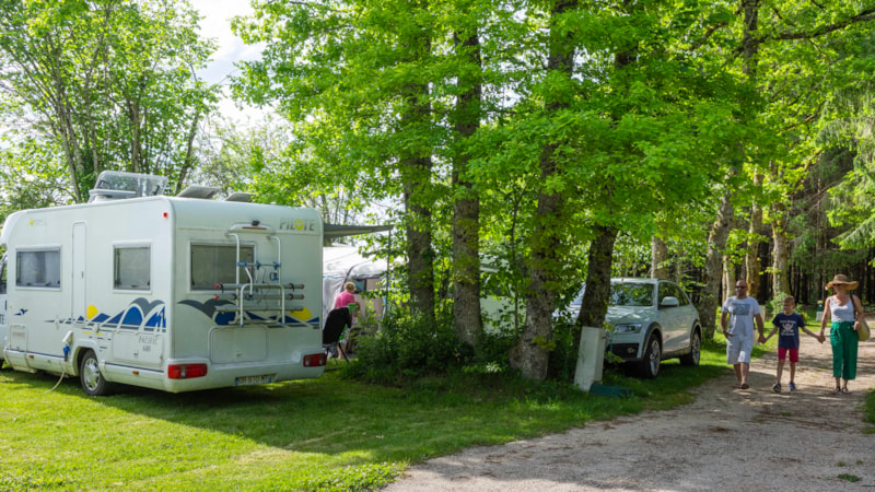 Stellplatz KOMFORT(1 Wohnwagen, Wohnmobil / 1 Auto)