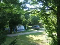 Stellplatz - Stellplatz Saison (Wohnwagen, Wohnmobil / 1 Auto) - Camping de la Forêt