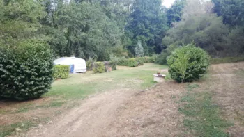 Stellplatz - Stellplatz + Auto + Zelt Oder Wohnmobil - Camping Le Faucon d'Or