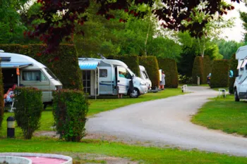 Stellplatz - Standard-Campingstellplatz - Camping Le Moulin