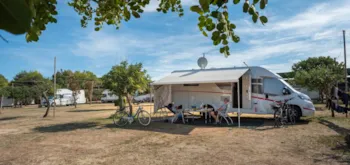 Stellplatz - Stellplatz Zelt, Wohnwagen, Wohnmobil 10 A - Camping La Masseria