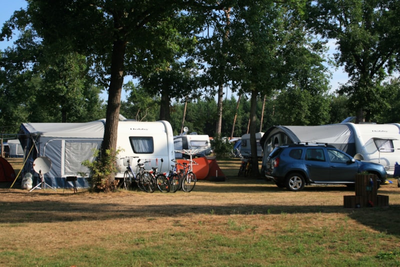 Pitch for caravan + car / motorhome 100m²