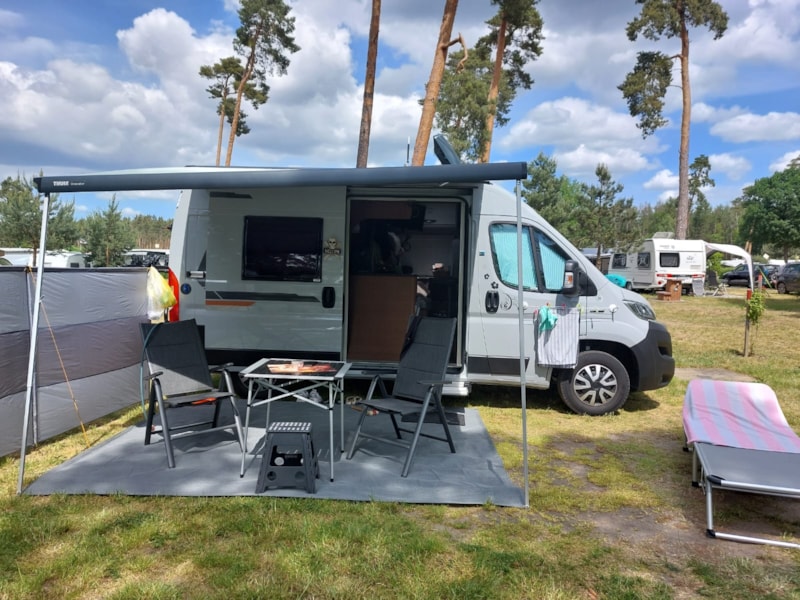 Comfortable campsite with lake view, 120 m²