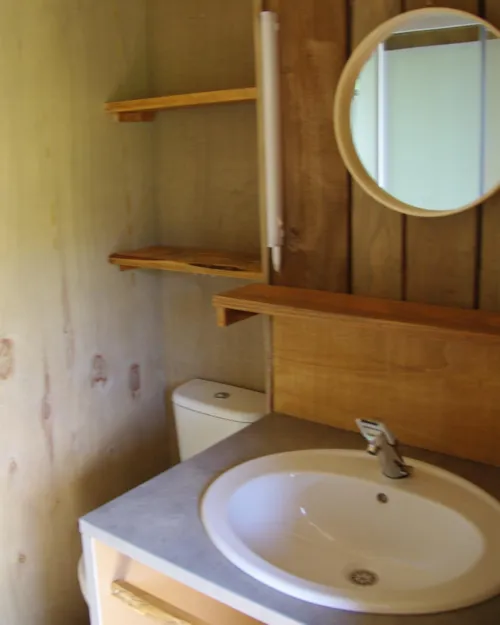 Pitch - Comfort Pitch With Individual Sanitary Facilities + Electricity - image n°9 - Camping La Châtaigneraie