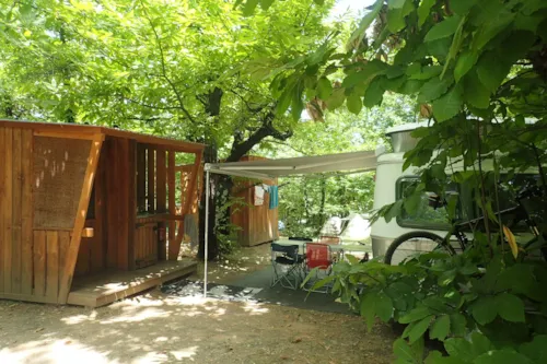 Pitch - Comfort Pitch With Individual Sanitary Facilities + Electricity - image n°6 - Camping La Châtaigneraie