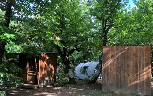 Pitch - Comfort Pitch With Individual Sanitary Facilities + Electricity - image n°5 - Camping La Châtaigneraie