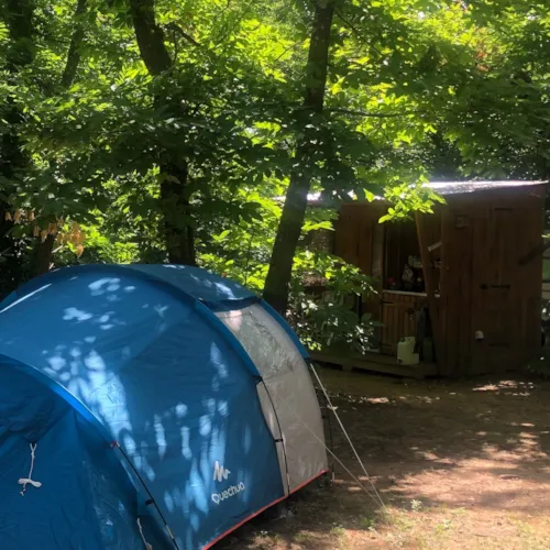 Pitch - Comfort Pitch With Individual Sanitary Facilities + Electricity - image n°4 - Camping La Châtaigneraie
