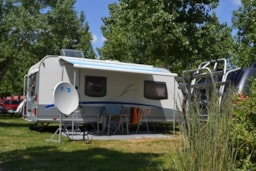 Kampeerplaats(en) - Standplaats + Voertuig - Camping La Grande Vallée