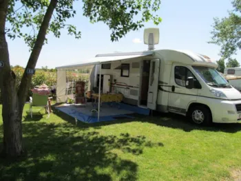 Stellplatz - Pauschale Stellplatz + Strom 10 Amp - Camping La Grande Vallée
