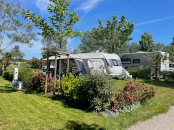 Stellplatz - Premiumgrundstück 130 M² - Mit 16 A Stromversorgung - Wlan - Abfluss - Wasser - Camping La Grande Vallée