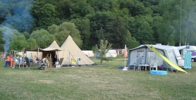 Pitch + tent or caravan