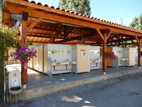 Stellplatz - Pauschale Campingplatz Unter Den Pappeln (1 Fahrzeug + 1 Zelt Oder 1 Wohnwagen) - image n°5 - Camping Les Chapelains