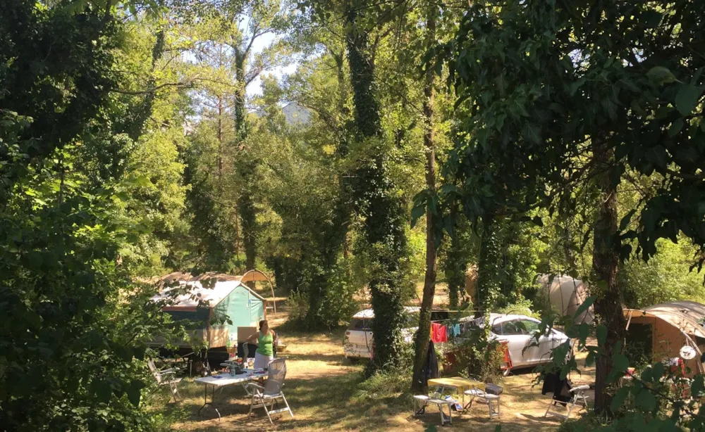 Campingplatz für Zelt mit Strom,  in der ,,ramière” (1 Fahrzeug <2m + 1 Zelt oder 1 Anhängerzelt)