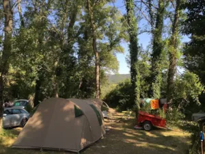 Emplacement - Camping pitch for tent in the Ramière (1 vehicle <2m + 1 tent or 1 trailertent) - Camping Les Chapelains