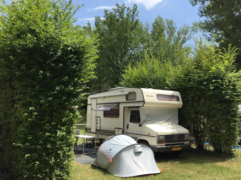 Emplacement Vue Sur Le Mont Cresta (1 Véhicule + 1 Tente Ou 1 Caravane)