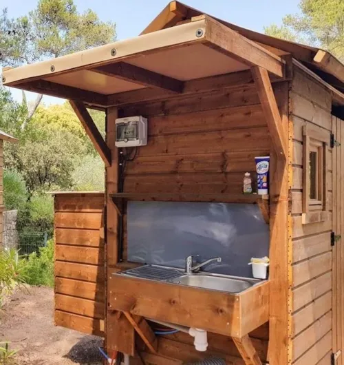 Stellplatz - Premium Campingplatz Xl 120M² Mit Privaten Sanitäranlagen (1 Fahrzeug + 1 Zelt Oder 1 Wohnwagen) - image n°6 - Camping Les Chapelains