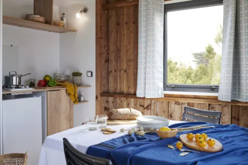 Mietunterkunft - Chalet Petit'home | 2 Schlafzimmer - image n°3 - Camping Les Chapelains