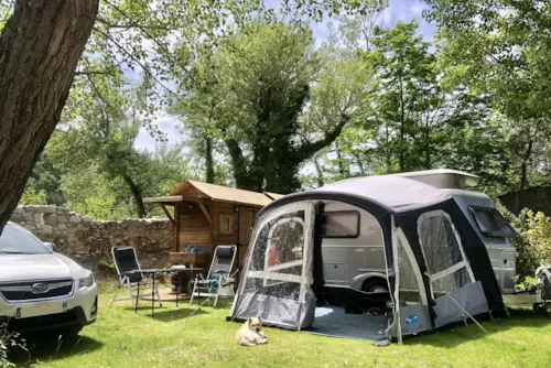 Pitch - Premium Camping Pitch 80M² With Private Sanitary (1 Vehicle + 1 Tent Or 1 Caravan) - image n°2 - Camping Les Chapelains