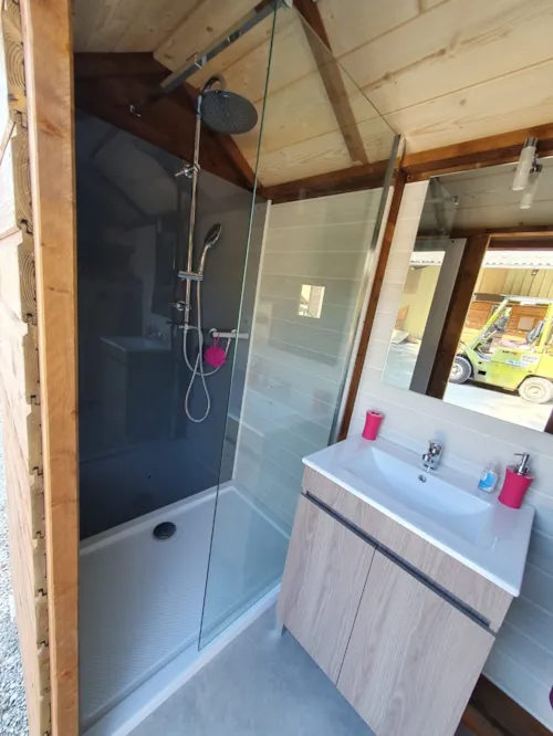 Pitch - Premium Camping Pitch 80M² With Private Sanitary (1 Vehicle + 1 Tent Or 1 Caravan) - image n°6 - Camping Les Chapelains