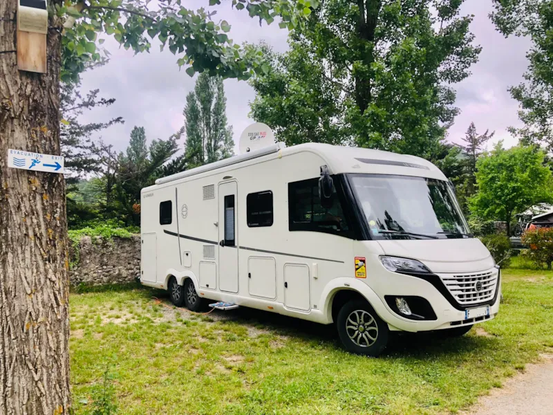 Emplacement Caravane, Camping-Car Ou Van Hauteur >2M