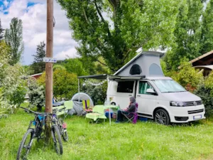 Emplacement - Pitch for camper van height <2m - Camping Les Chapelains