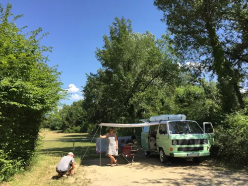 Stellplatz - Stellplatz Für Wohnmobil Oder Van, Höhe <2M - image n°4 - Camping Les Chapelains