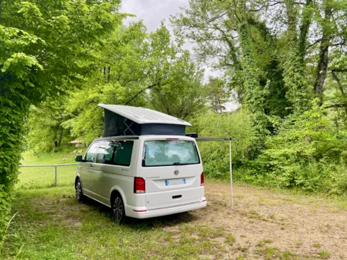 Stellplatz - Stellplatz Für Wohnmobil Oder Van, Höhe <2M - image n°3 - Camping Les Chapelains