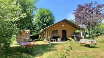 Location - Gp1 Tente Safari Greenlodge Avec Sanitaire Privé - Camping Domaine La Chabanne