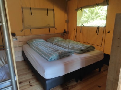 GP2 Tente safari Greenlodge with private sanitair