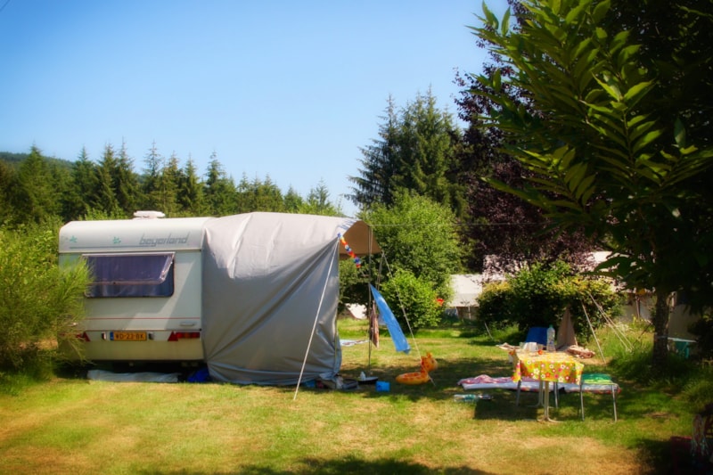 C011 Standplaats caravan/vouwwagen/camper + auto + electriciteit