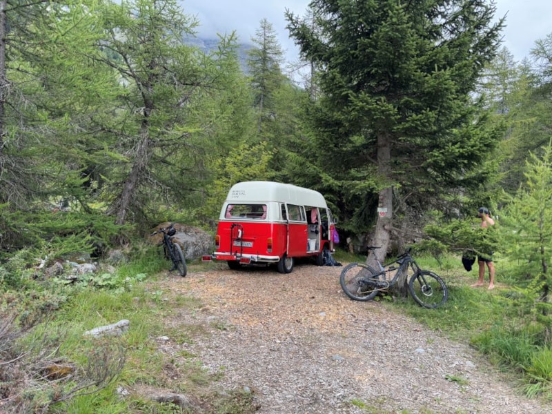 Standplaats Van / Minibus - Dak tent