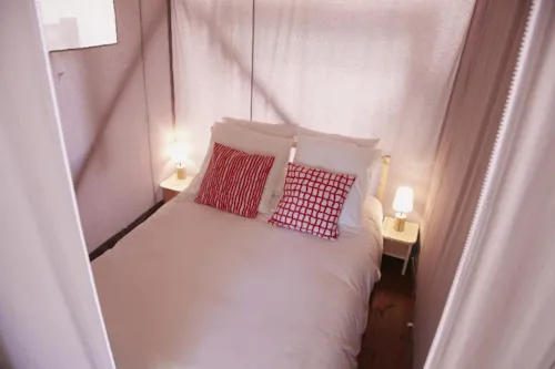 Mietunterkunft - Zelt Auf Stelzen (Gemeinsame Sanitäranlagen, Max. 6 Erwachsene) - image n°5 - Camping Mille Etoiles