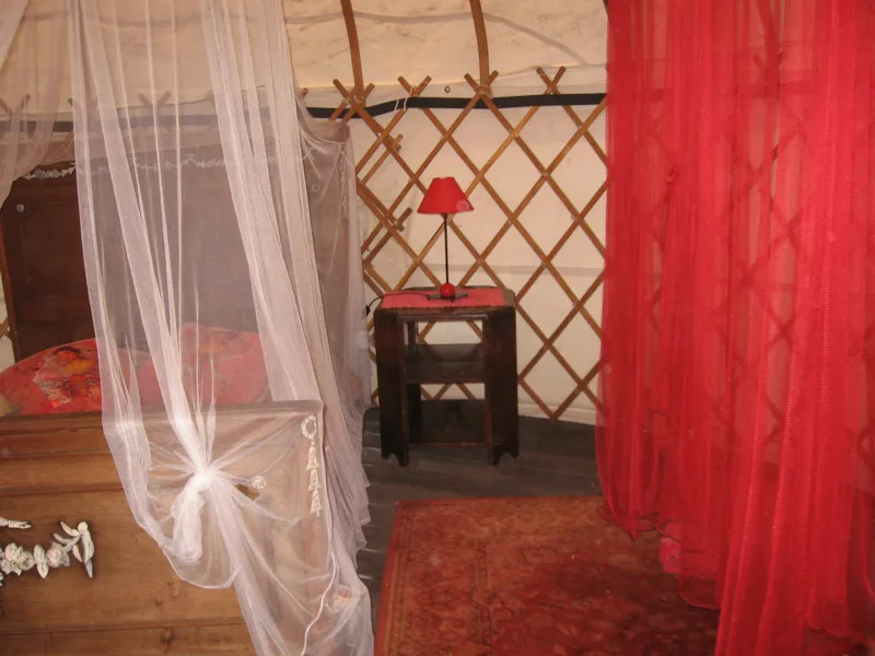 Yourte Romantique -  Sanitaire Collectif