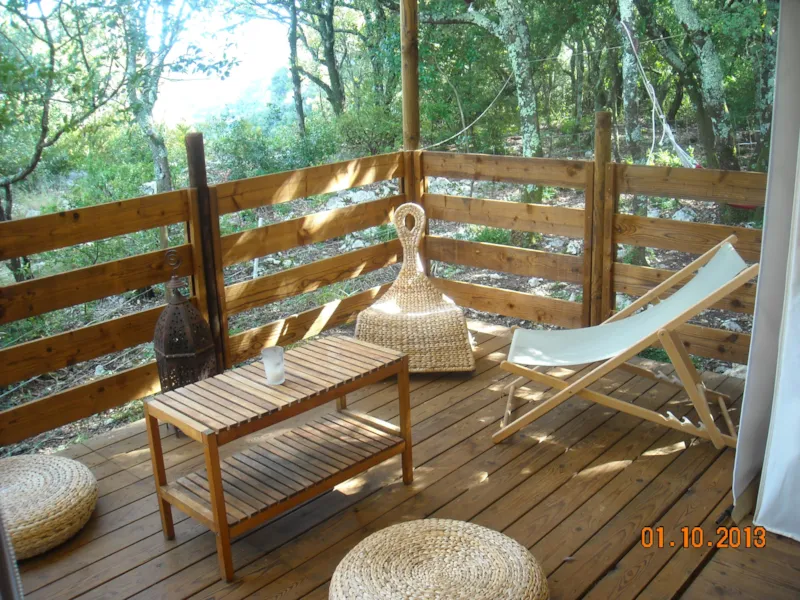 Tente Sur Pilotis   ( Sanitaire Collectif, Maxi 2 Adultes )