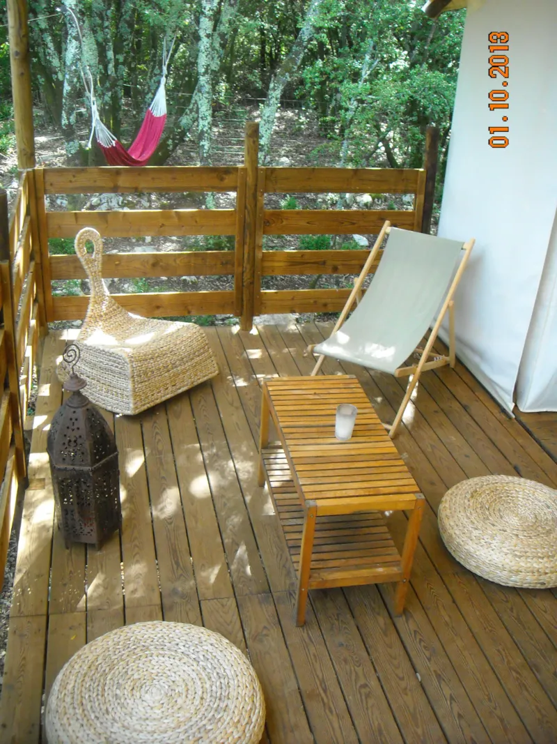 Tente Sur Pilotis   ( Sanitaire Collectif, Maxi 2 Adultes )