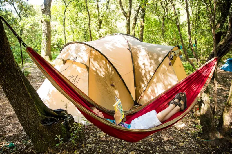 Emplacement  Minimum De 100 M² Avec Ou Sans Électricité