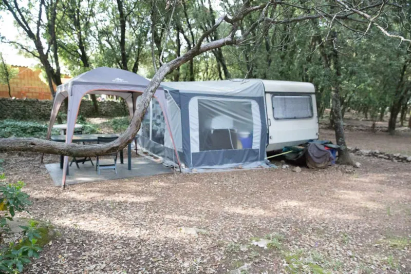 Emplacement  Minimum De 100 M² Avec Ou Sans Électricité