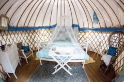 Accommodation - Romantic Mongolian Yurt - Without Toilet Blocks - Camping Mille Etoiles