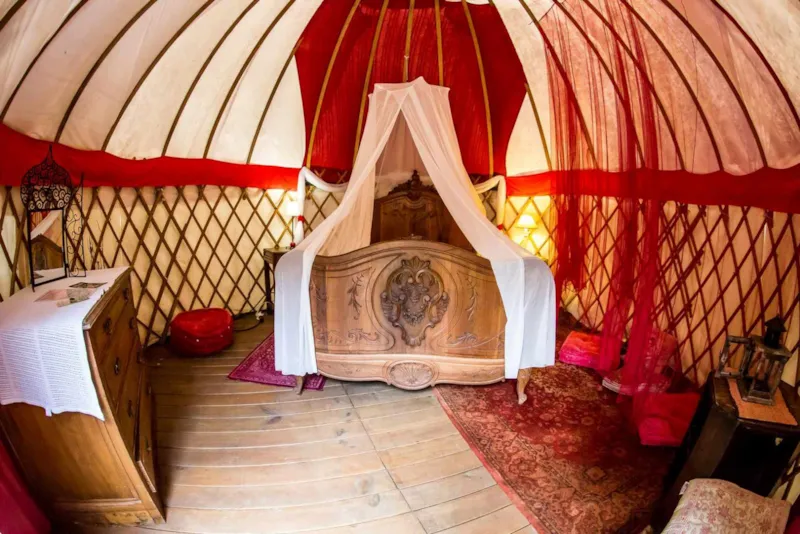 Yourte Romantique -  Sanitaire Collectif