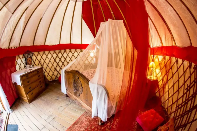 Yourte Romantique -  Sanitaire Collectif