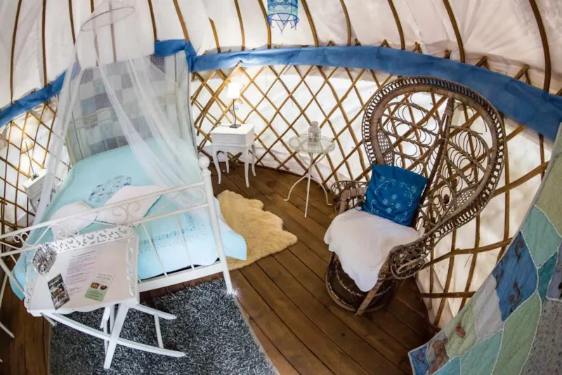 Yourte Romantique -  Sanitaire Collectif