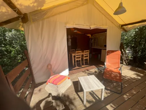Mietunterkunft - Zelt Auf Stelzen (Gemeinsame Sanitäranlagen, Max. 6 Erwachsene) - image n°5 - Camping Mille Etoiles