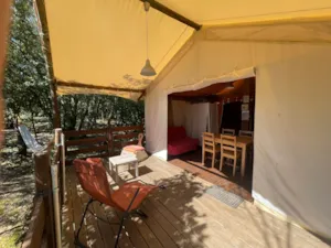 Locatif - Zelt auf Stelzen (gemeinsame Sanitäranlagen, max. 6 Erwachsene) - Camping Mille Etoiles