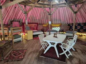 Locatif - Wanderer-Zwischenstation Jurte – Gemeinschaftssanitäranlagen - Camping Mille Etoiles