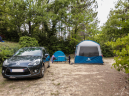 Kampeerplaats(en) - Standplaats Confort Large Tent/Van/Caravan/Camper (Met Elektriciteit) - Camping La Vallée Heureuse
