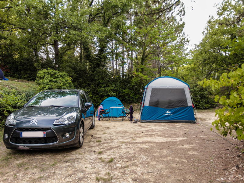 Camping Stellplatz Confort Large Zelt/Van/Wohnwagen/Wohnmobil (mit Strom)
